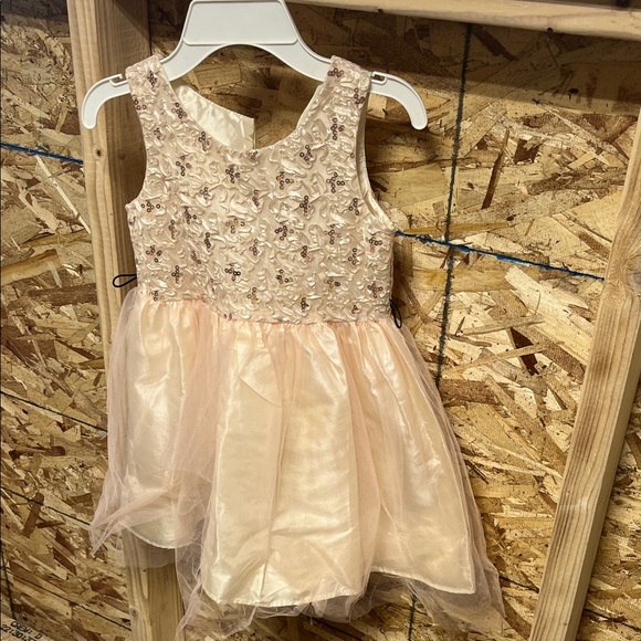 Cherokee Cream and Gold Kids Dress - Picture 1 of 2